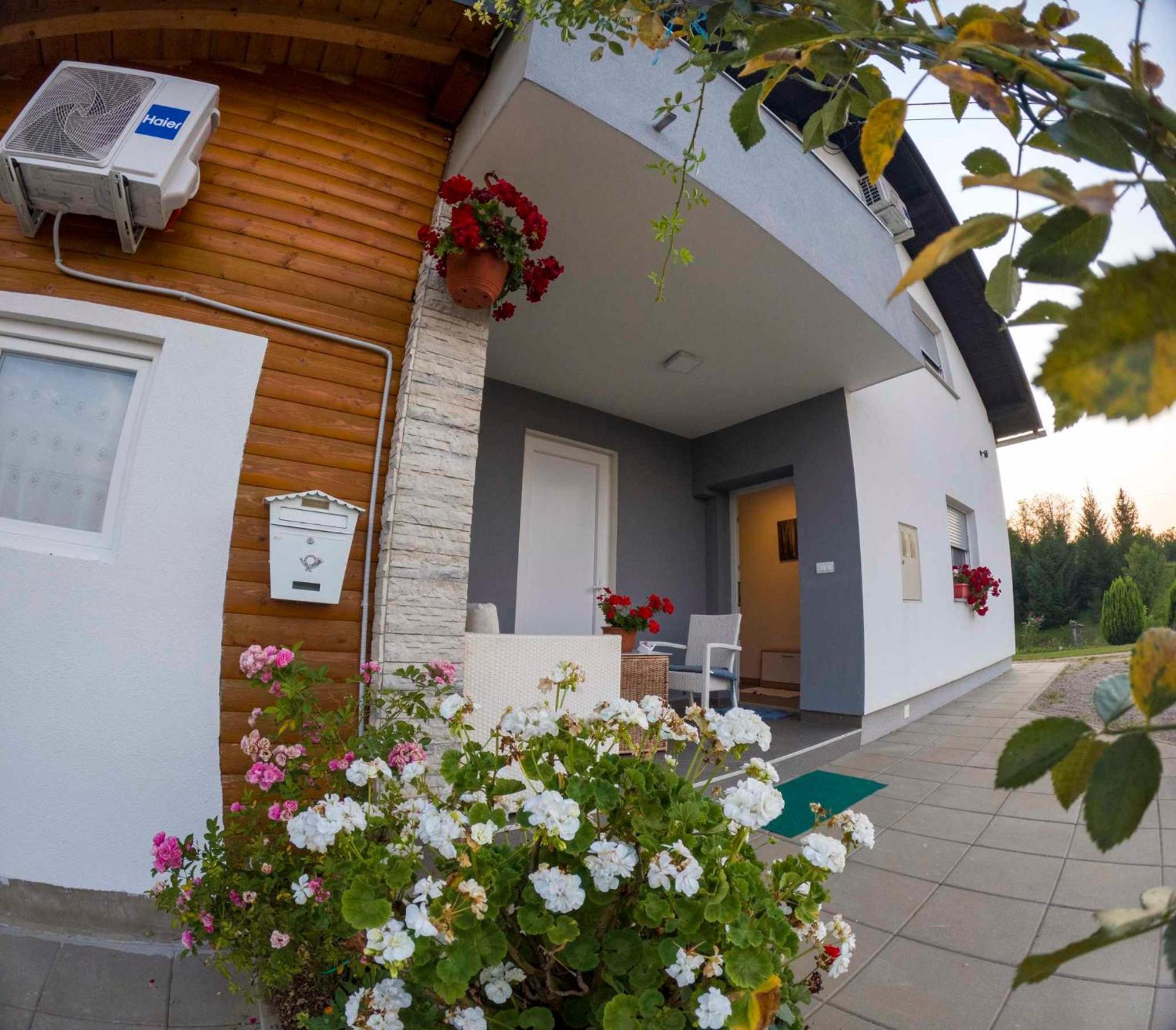 Apartment Nina Slunj Exteriör bild